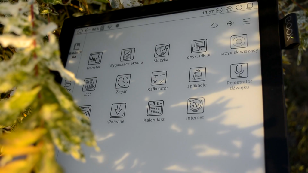Główne menu na czytniku Onyx Boox Max 2