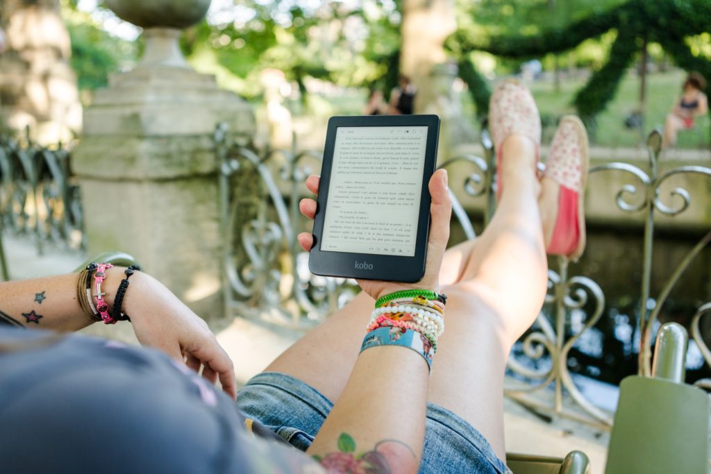 Zakup czytnika ebooków a maksymalna wygoda czytania