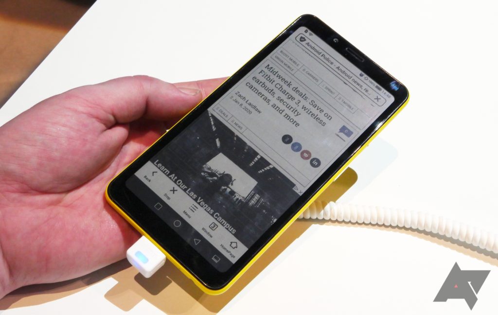 Hisense zapowiada wprowadzenie na rynek pierwszego smartfona z kolorowym wyświetlaczem E Ink